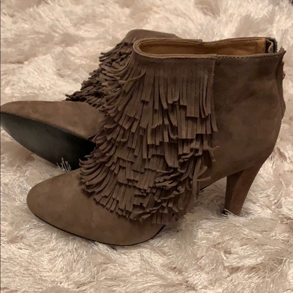 Banana Republic Fringed Booties (8). - Picture 5 of 7